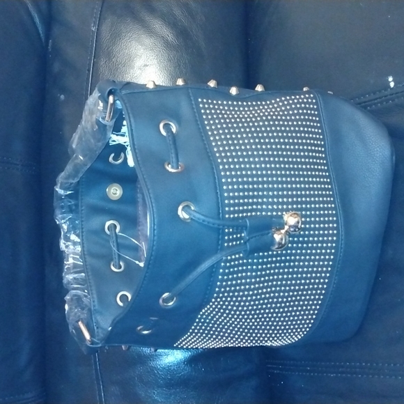 Black leatherette studded cross body purse NEW - Picture 4 of 12